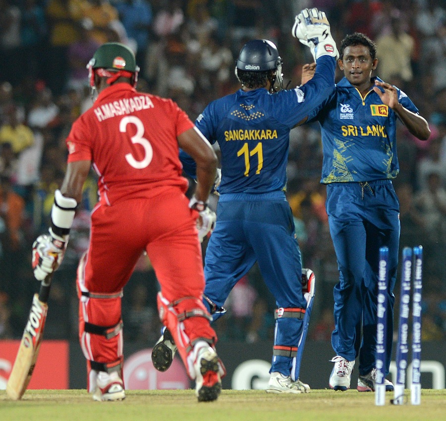 Ajantha Mendis (R) celebrates after he dismissed Zimbabwe cricketer Hamilton Masakadza (L)