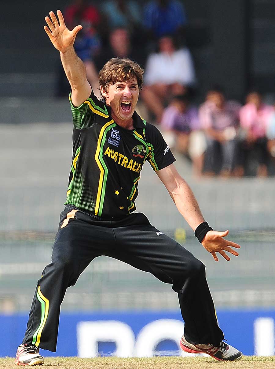 Brad Hogg appeals vociferously, Australia v Ireland, World Twenty20 2012