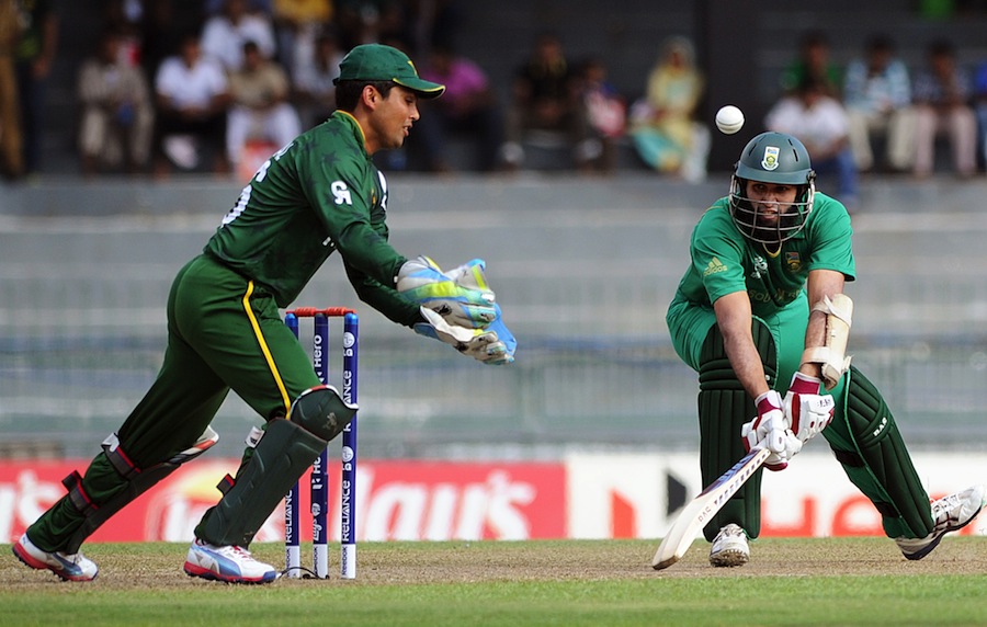ashim Amla (R) plays a shot as Pakistan wicket keeper Kamran Akmal looks