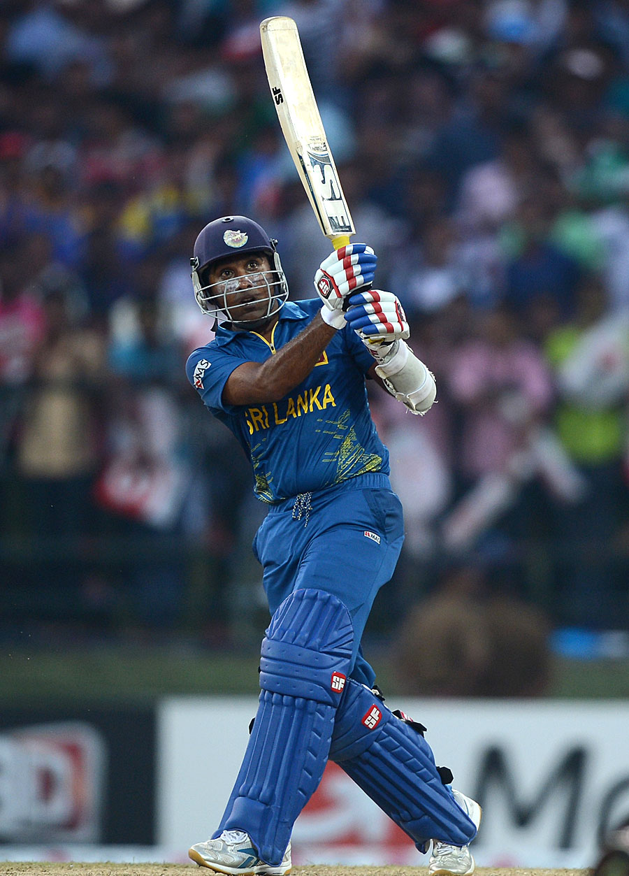 Mahela Jayawardene goes big over the on side