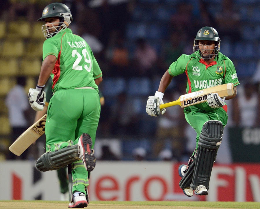 Bangladesh cricketer Tamim Iqbal (L) and Mohammad Ashraful run between the wickets during the ICC Twenty20 Cricket World Cup match