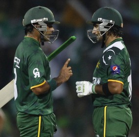 Pakistan's captain Mohammad Hafeez, left, talks to fellow batsman Imran Nazir