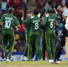 Pakistan cricketers celebrate the run out of New Zealand batsman Kane Williamson