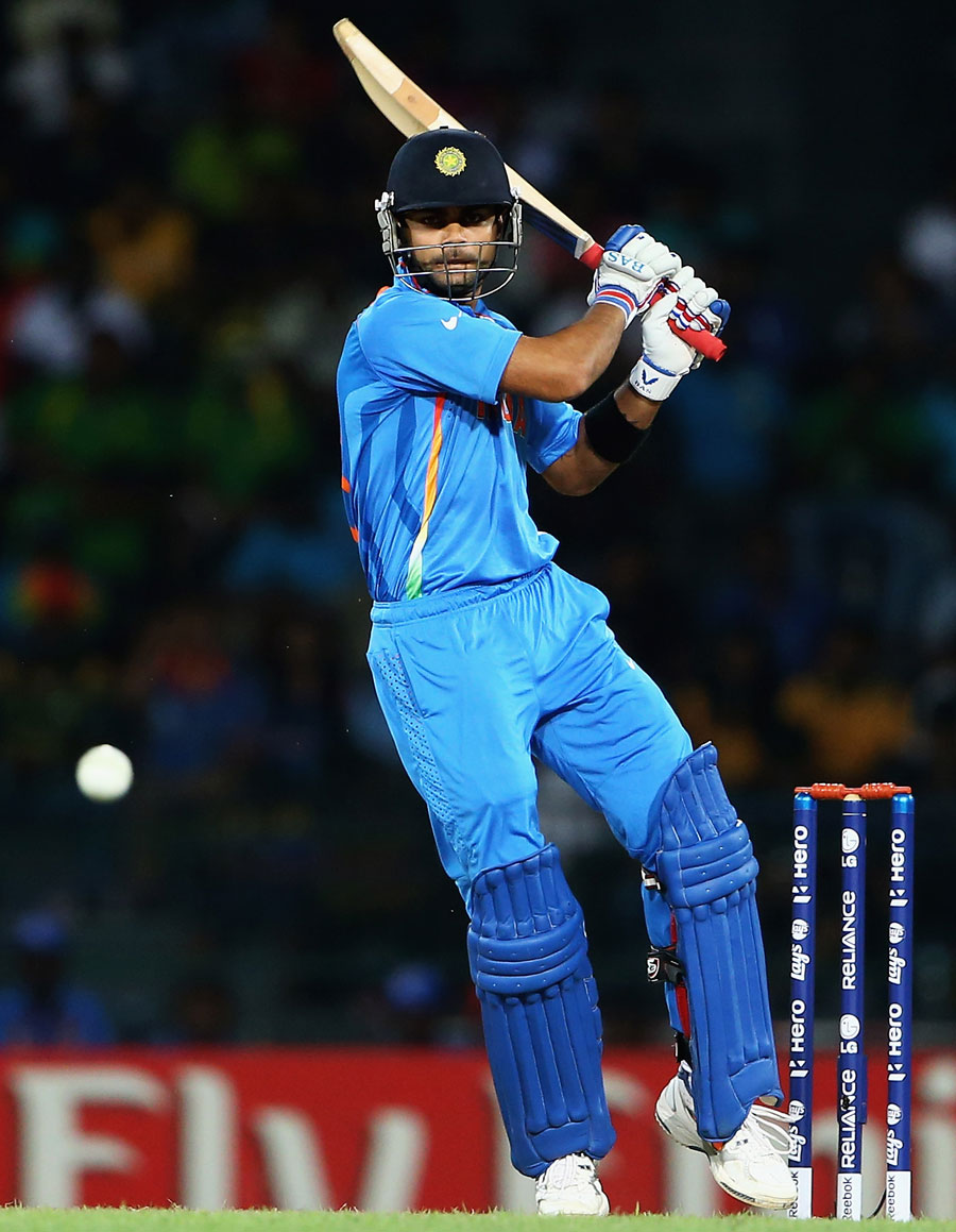 Virat Kohli struck two boundaries but fell for 15, Australia v India
