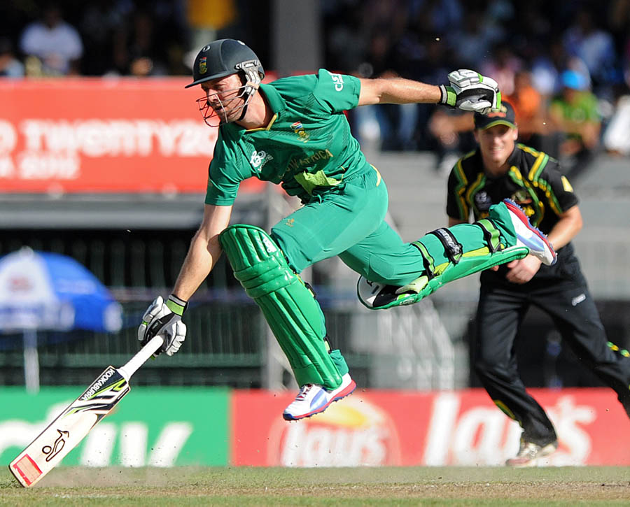 AB de Villiers runs between the wickets