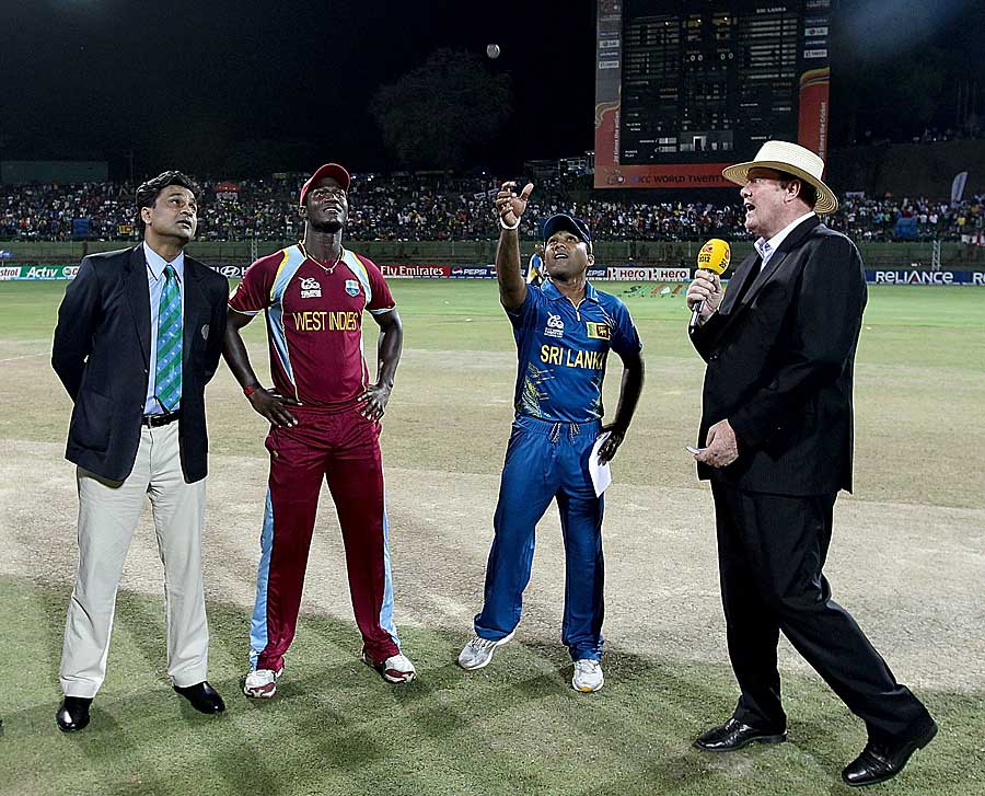 Darren Sammy and Mahela Jayawardene at the toss