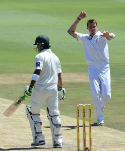 Dale Steyn removed Mohammad Hafeez in the second over of the morning, South Africa v Pakistan, 1st Test, Johannesburg, 2nd day