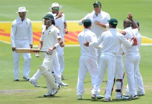 Umar Gul walks off after becoming the seventh wicket to fall, South Africa v Pakistan, 1st Test, Johannesburg, 2nd day