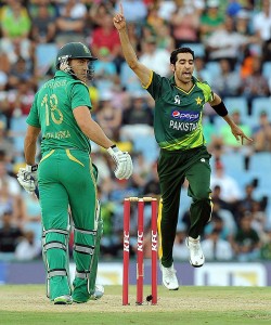 Umar Gul saw off Faf du Plessis, South Africa v Pakistan, 2nd T20I