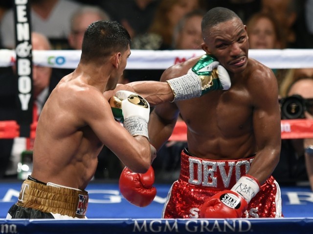 Amir Khan v Devon Alexander Images