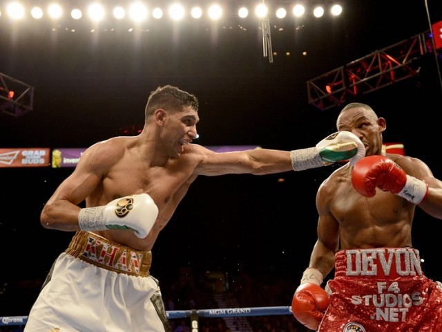 Amir Khan v Devon Alexander Images