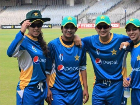 Pakistan Women team practicing in India Pakistan Women team practicing in India