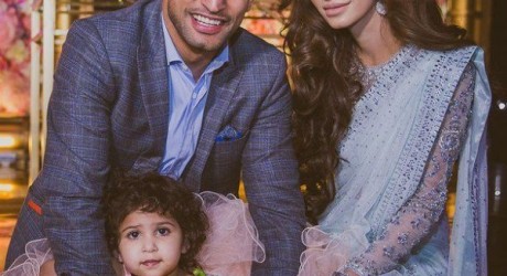 Faryal-Makhdoom-and-Amir-Khan-Family-600x771