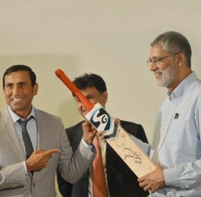 Younis Khan Gifted Her Historical Bat