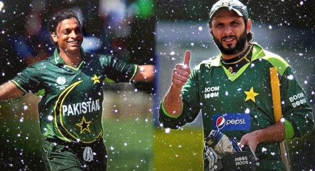 Shoaib-Akhtar-Shahid-Afridi-Snow-1