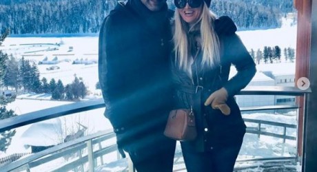 waim akram and his wife at swetzerland